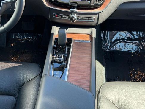 Certified 2024 Volvo XC60 B5 Plus w/ Protection Package Premier AWD/4WD image 15