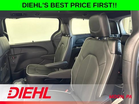 New 2027 Chrysler Pacifica Limited AWD/4WD image 22