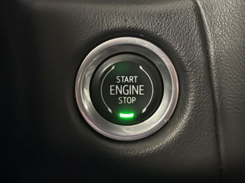 Used 2022 Chevrolet Tahoe Z71 w/ Luxury Package AWD/4WD image 22