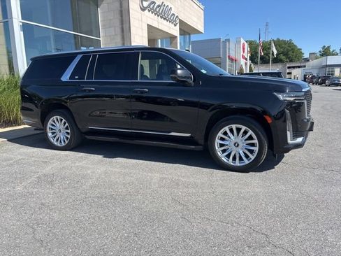 Used 2024 Cadillac Escalade ESV Luxury w/ LPO, Floor Liner Package AWD/4WD image 4