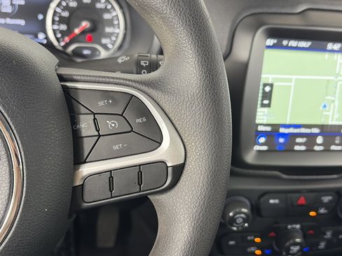 Used 2023 Jeep Renegade Latitude AWD/4WD image 28