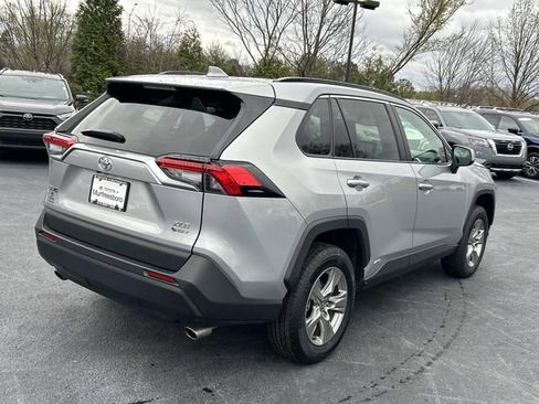 Used 2025 Toyota RAV4 XLE AWD/4WD image 4