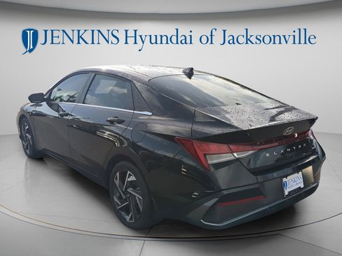 New 2025 Hyundai Elantra Limited FWD image 5