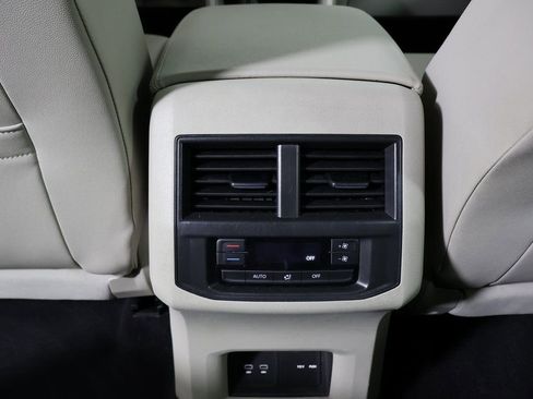 Used 2021 Volkswagen Atlas SE w/ Panoramic Sunroof Package image 26