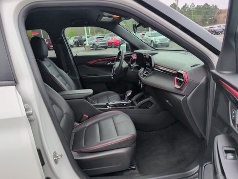 Used 2024 Chevrolet TrailBlazer RS image 29