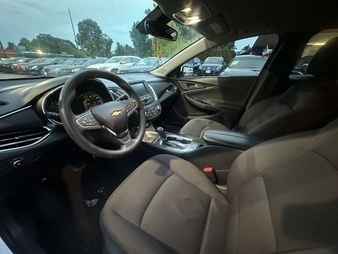 Used 2018 Chevrolet Malibu LT FWD image 9