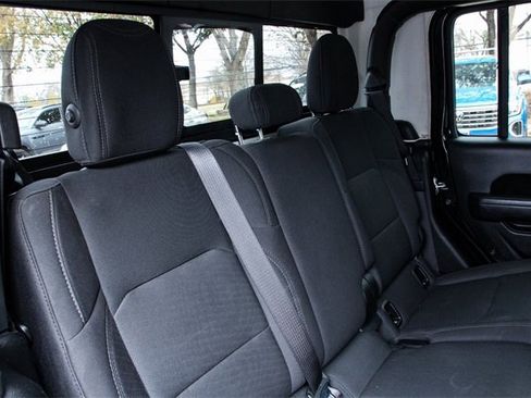 Used 2022 Jeep Gladiator Willys image 34