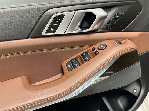 Used 2022 BMW X5 xDrive45e w/ M Sport Package image 21