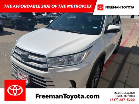 Used 2018 Toyota Highlander XLE AWD/4WD image 1