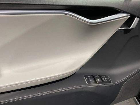 Used 2015 Tesla Model S 70D image 11