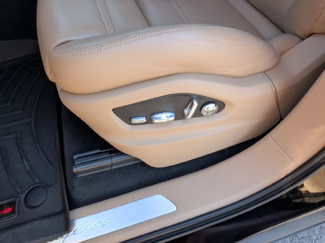 Used 2021 Porsche Cayenne AWD/4WD image 12