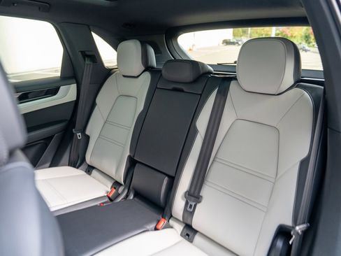 Certified 2026 Porsche Cayenne AWD/4WD image 22