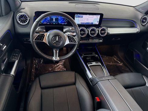 Used 2024 Mercedes-Benz EQB 300 4MATIC image 17