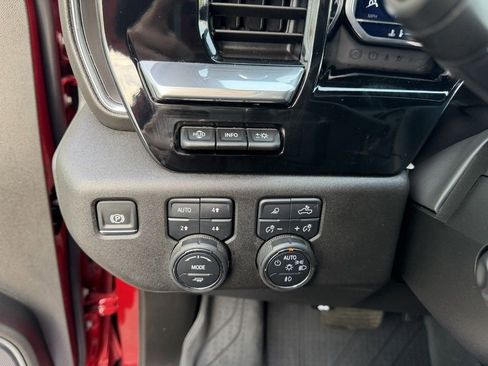 Used 2025 Chevrolet Silverado 1500 High Country w/ Technology Package image 17