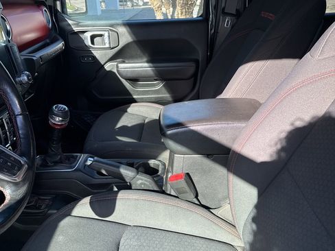 Used 2019 Jeep Wrangler Unlimited Rubicon w/ Cold Weather Group image 7