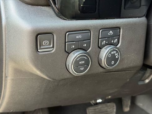 Used 2022 Chevrolet Silverado 1500 LT AWD/4WD image 11
