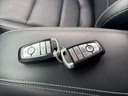 Used 2022 Ford Escape SEL w/ Technology Package FWD image 27