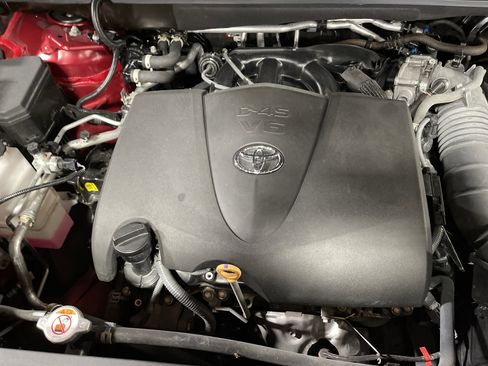 Used 2022 Toyota Highlander XLE image 17