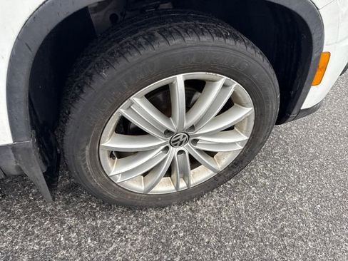 Used 2014 Volkswagen Tiguan SE image 11
