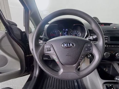 Used 2017 Kia Forte LX image 12