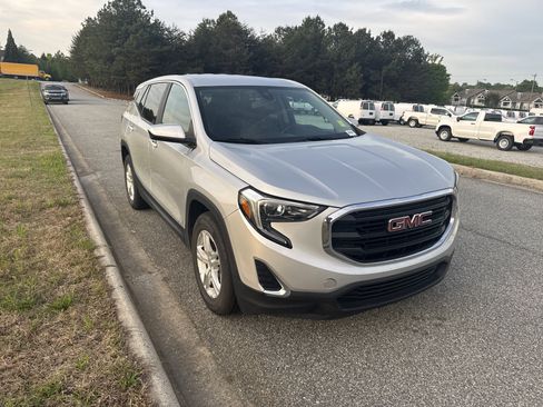 Used 2021 GMC Terrain SLE image 2