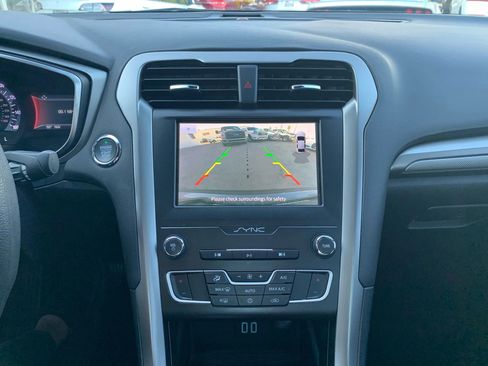 Used 2020 Ford Fusion SE image 18