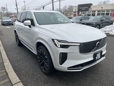 Used 2025 Volvo XC90 B5 Plus image 6