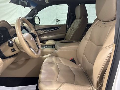 Used 2018 Cadillac Escalade Platinum RWD image 20