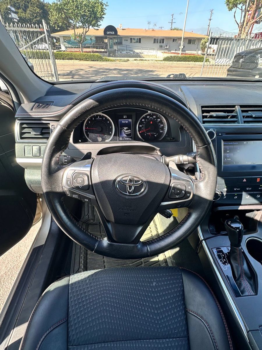 Used 2015 Toyota Camry SE FWD image 8