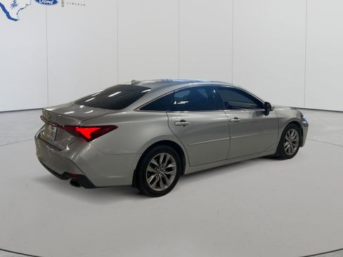 Used 2019 Toyota Avalon XLE FWD image 4