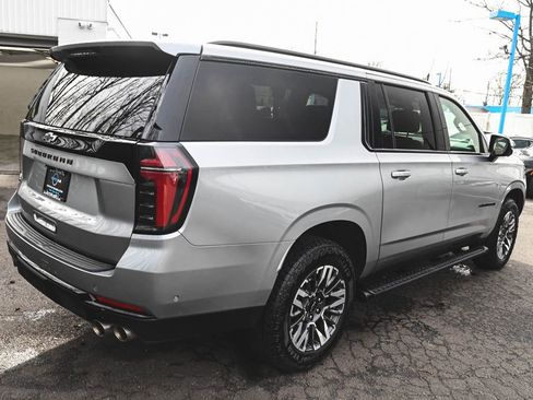 Used 2025 Chevrolet Suburban Z71 AWD/4WD image 6