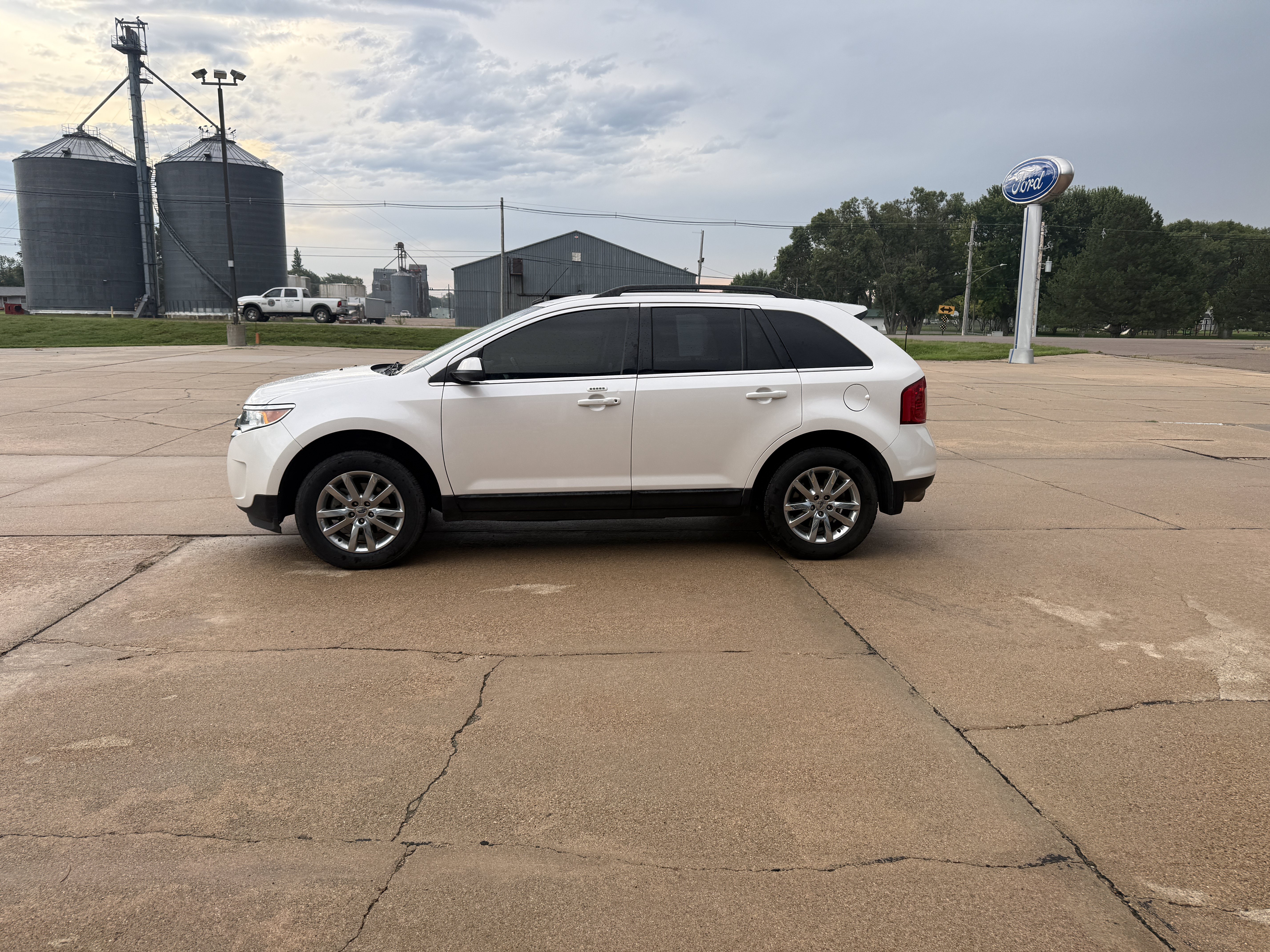 Used 2014 Ford Edge Limited w/ Driver Entry Package AWD/4WD image 6