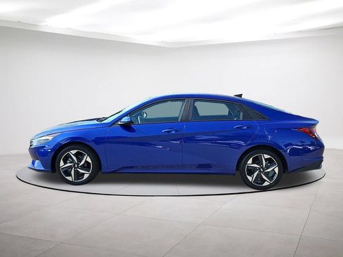 Used 2023 Hyundai Elantra SEL w/ Convenience Package FWD image 4