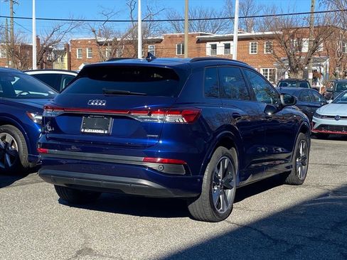 Used 2023 Audi Q4 e-tron Premium Plus image 3