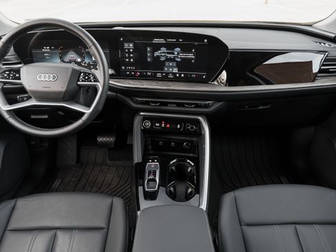 Certified 2025 Audi Q5 Premium w/ Convenience Package image 8