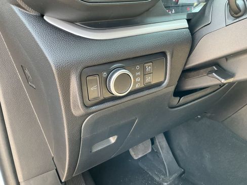 Used 2023 Ford Explorer XLT AWD/4WD image 32