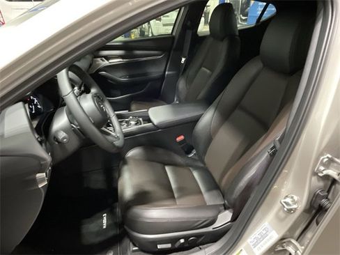 New 2026 MAZDA MAZDA3 Hatchback w/Premium Plus Pkg image 17