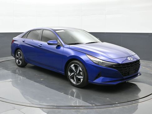 Used 2023 Hyundai Elantra SEL w/ Convenience Package FWD image 6