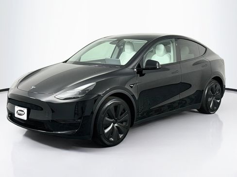 Used 2023 Tesla Model Y Long Range AWD/4WD image 10
