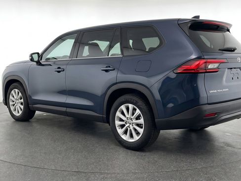 Used 2025 Toyota Grand Highlander FWD image 6