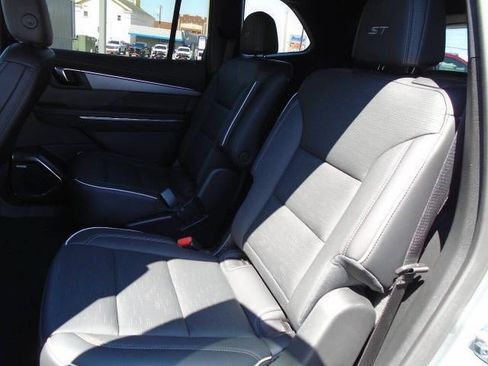 Used 2025 Buick Enclave Sport Touring AWD/4WD image 21