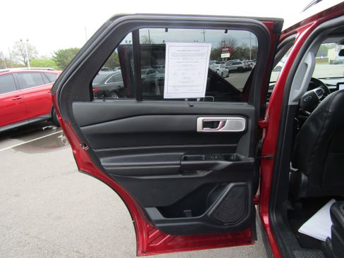 Used 2021 Ford Explorer XLT w/ Equipment Group 202A image 11