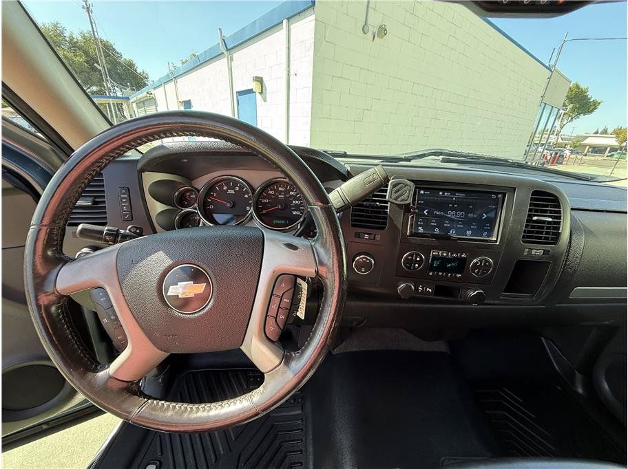 Used 2008 Chevrolet Silverado 2500 LT w/ 1LT Convenience Package AWD/4WD image 21