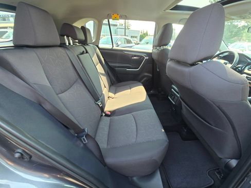 Used 2019 Toyota RAV4 XLE w/ Carpet Mat Package AWD/4WD image 12