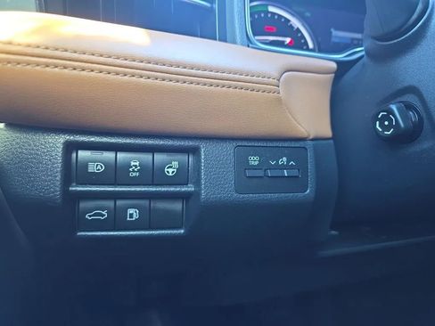 Used 2019 Toyota Avalon Limited image 23