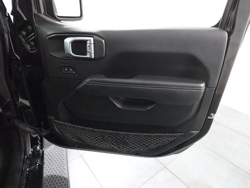 Used 2022 Jeep Wrangler Unlimited Sahara w/ Cold Weather Group AWD/4WD image 32