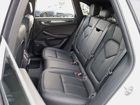 Used 2018 Porsche Macan Sport Edition image 27