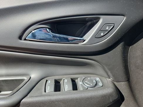 Used 2018 Chevrolet Equinox Premier FWD image 20