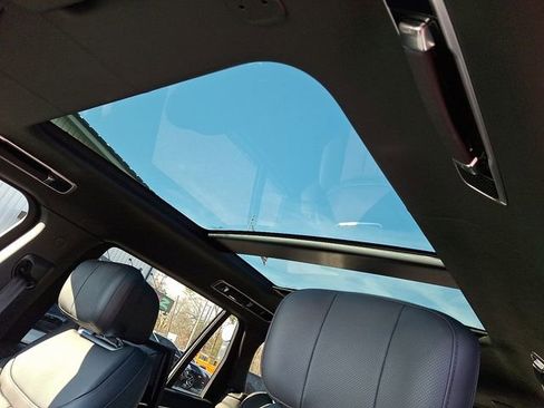 Used 2025 Land Rover Range Rover Long Wheelbase Autobiography image 18