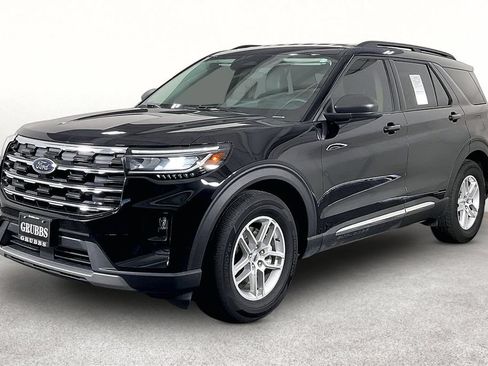 Used 2025 Ford Explorer Active w/ Active Comfort Package RWD image 15